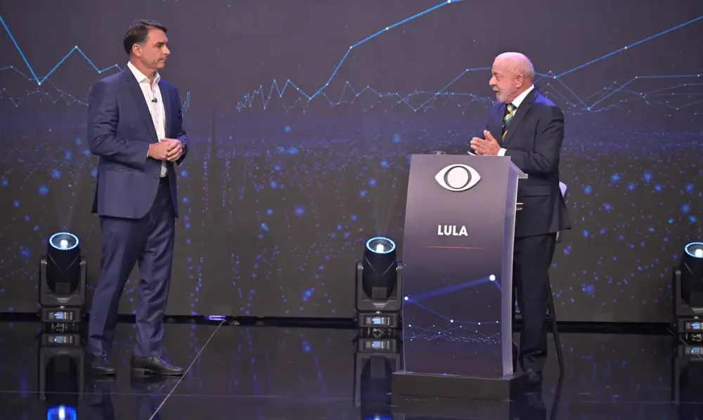 Debate entre Lula e Flávio Bolsonaro na Band: confira o que é verdadeiro, falso ou impreciso nas declarações dos candidatos