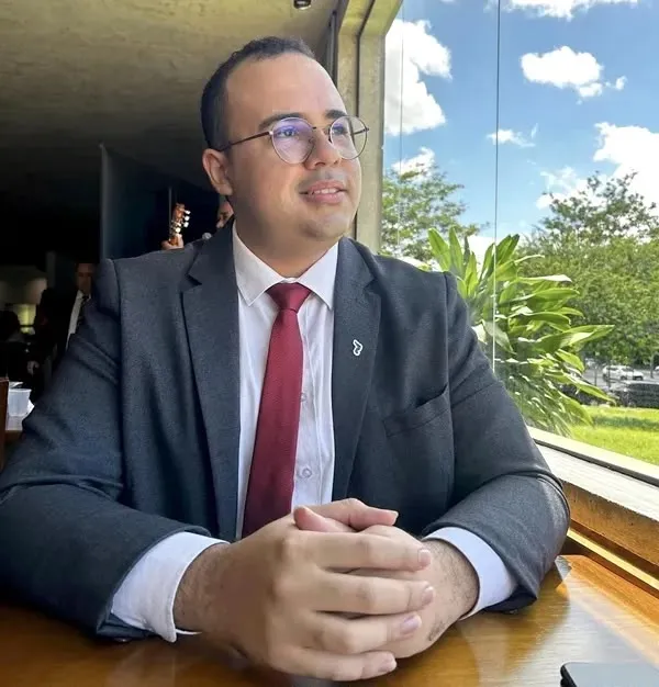 Presidente da AJUSPI Aspirantes se destaca na nova geração jurídica com inovações e protagonismo