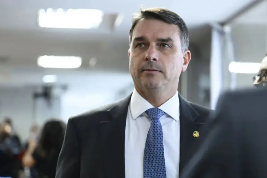 TSE define regras para deepfake nas eleições de 2026 e rejeita multa a Flávio Bolsonaro