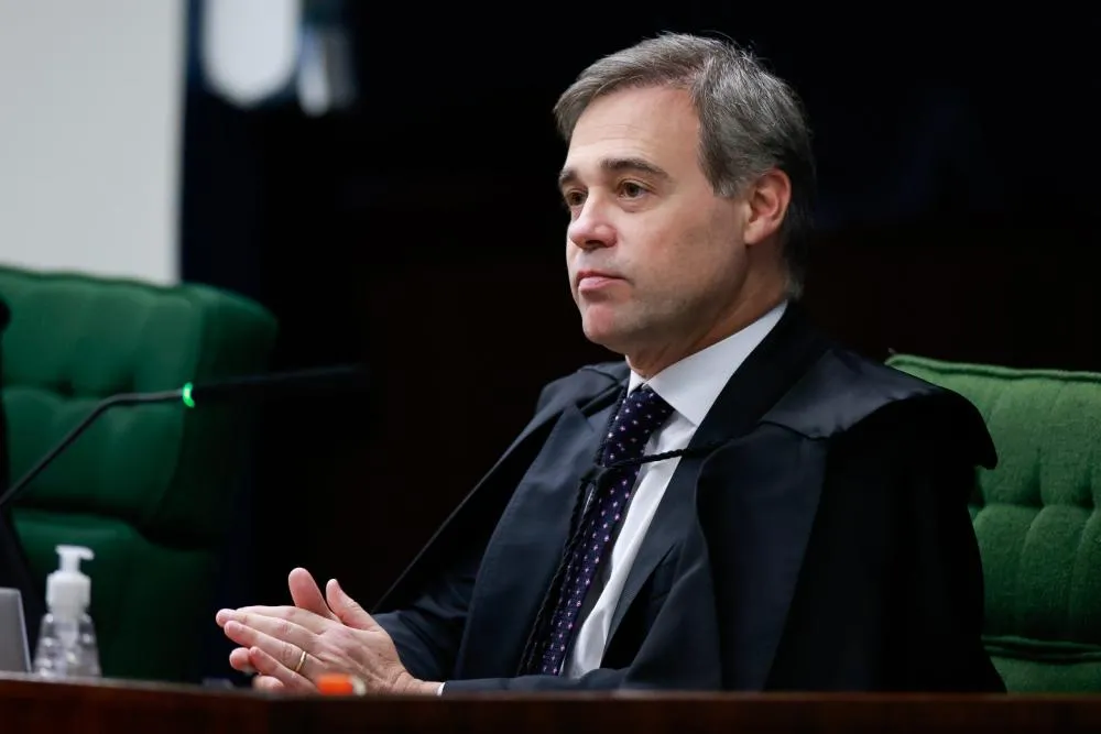 André Mendonça deixa sociedade de instituto após questionamentos sobre contratos públicos