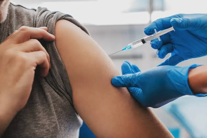 SUS amplia vacinação contra pneumonia e meningite para idosos a partir de 85 anos