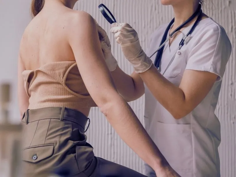Câncer de mama é diagnosticado em estágio avançado em 7 de cada 10 mulheres de 20 a 29 anos no SUS
